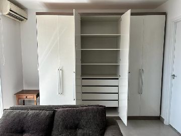 Vis�o da Sala a partir do lado oposto ao Sof�