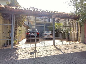 Sobrado a Venda Com Ponto Comercial e Residencia em Cima