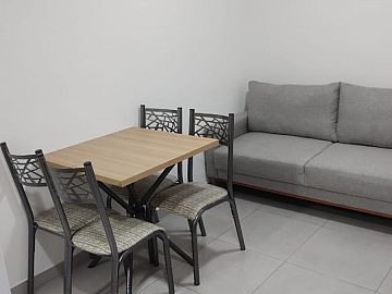 Apartamento com 1 Quarto Semi Mobiliado Para Alugar