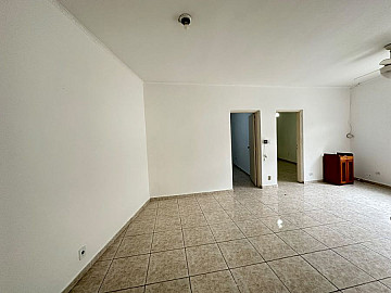 CASA E SAL�O COMERCIAL PARA LOCA��O